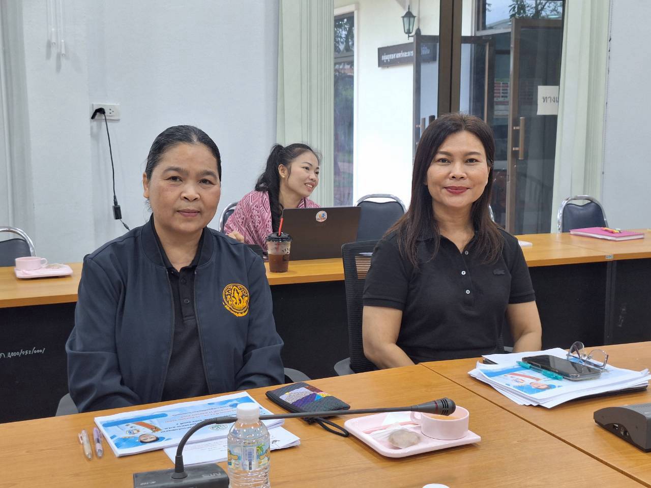 title - ผู้ตรวจราชการ ส.ป.ก. ลงพื้นที่จังหวัดขอนแก่น ประชุมติดตามความก้าวหน้าผลการดำเนินงาน พร้อมตรวจเยี่ยมให้กำลังใจกลุ่มวิสาหกิจชุมชนสมุนไพรไผ่คำ 39 